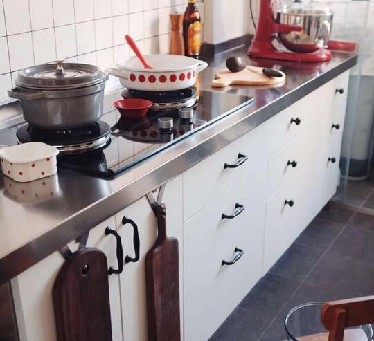 廚房不銹鋼臺面用了8年，告訴你究竟好不好，很多人都想錯了