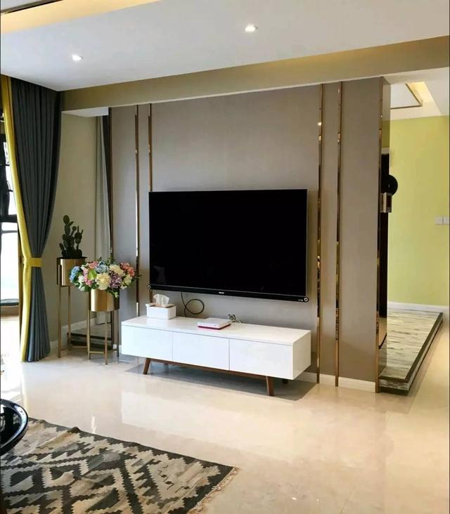 把不銹鋼條嵌到墻上,簡單點綴好高檔!