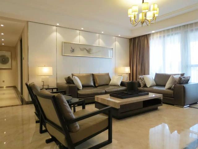 把不銹鋼條嵌到墻上,簡單點綴好高檔!